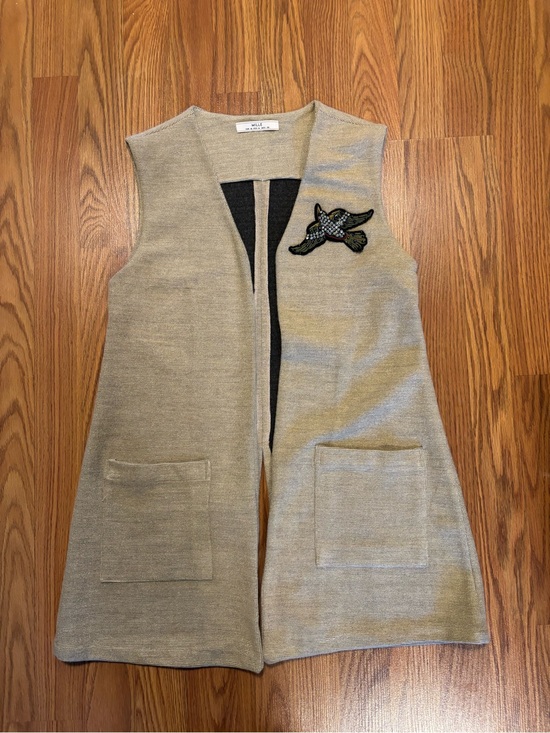 Mille Jackets & Blazers - Sleeveless Open-Front Knit Vest in Cream with Embroidered Bird by Mille